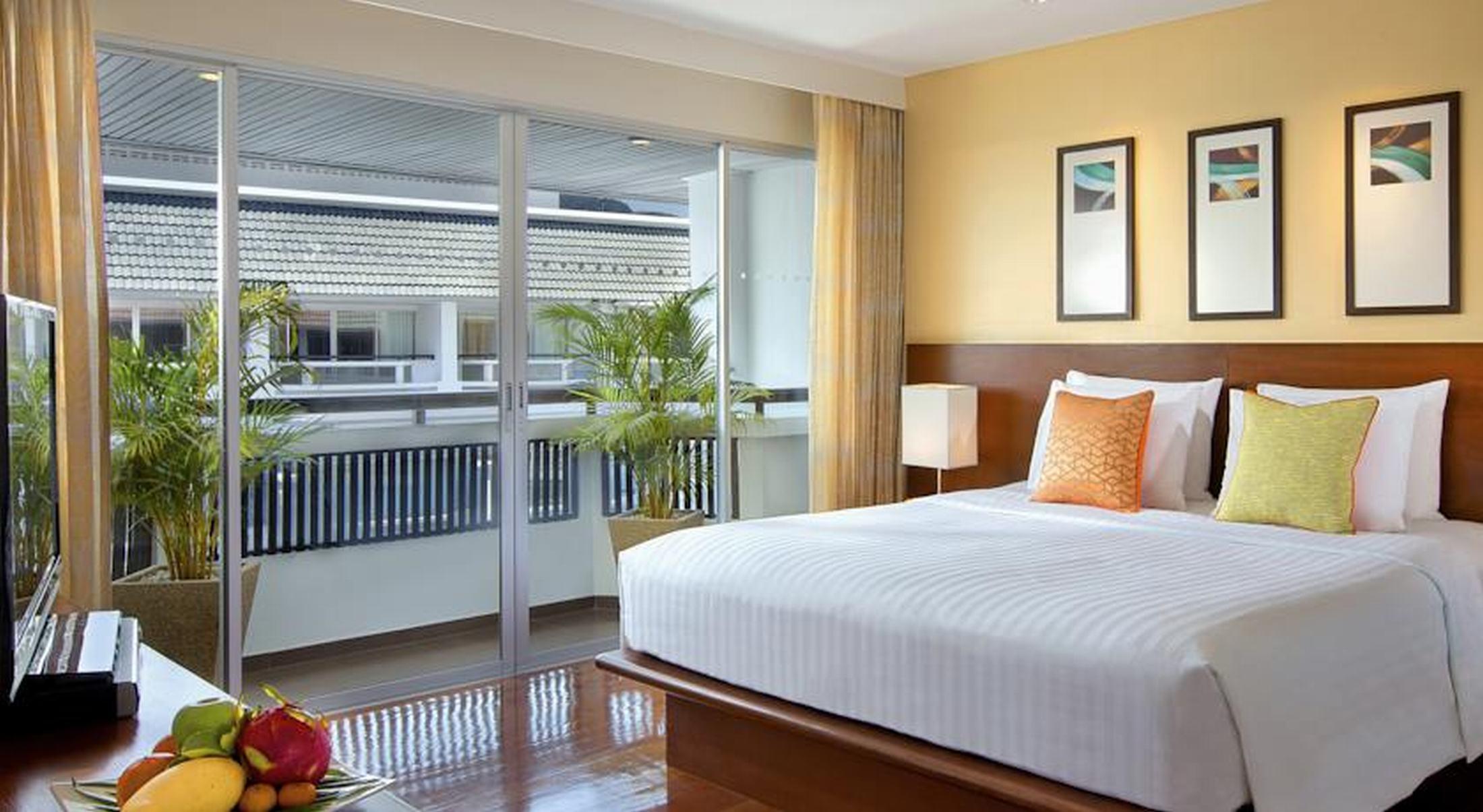 Radisson Red Phuket Patong Beach Exterior photo